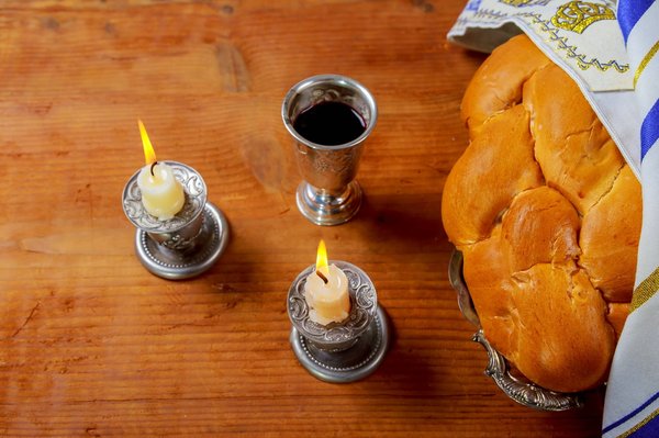 Combien coûte une timbale en argent massif?