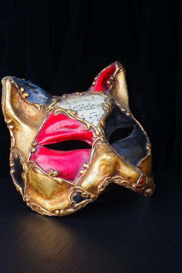 Quelle est la signification des masques dans la commedia dell'arte italienne?